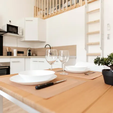 Montsejour - Superbe Climatise Mezzanine Apartment *